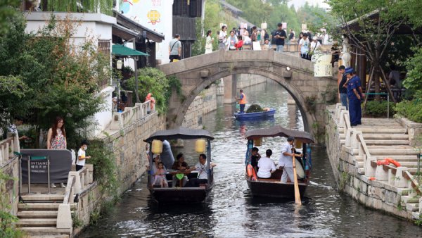 富农优配资源 多元节庆融合、古镇乡村焕新，上海中秋国庆长假迎客2548万人次